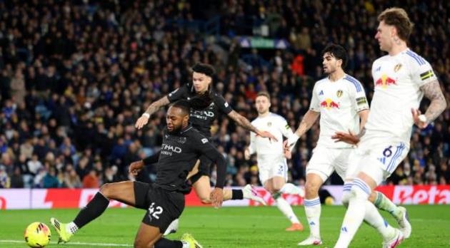 Man City gi&agrave;nh 3 điểm quan trọng trước Leeds.