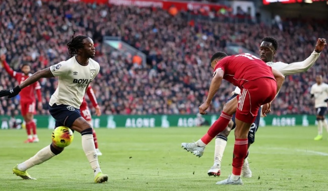 Gakpo bỏ lỡ cơ hội.