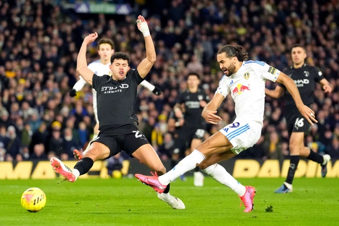 Matheus Nunes (6/10):&nbsp;Trở th&agrave;nh mục ti&ecirc;u bị pressing của Leeds trong giai đoạn đầu trận. Tuy nhi&ecirc;n, khi đối thủ kh&ocirc;ng thể duy tr&igrave; cường độ cao, Nunes đ&atilde; dễ thở hơn v&agrave; chơi tr&ograve;n vai.