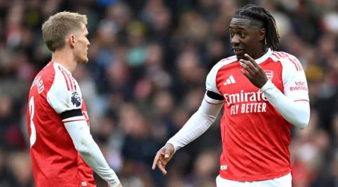 Odegaard hay Eze sẽ được lựa chọn?