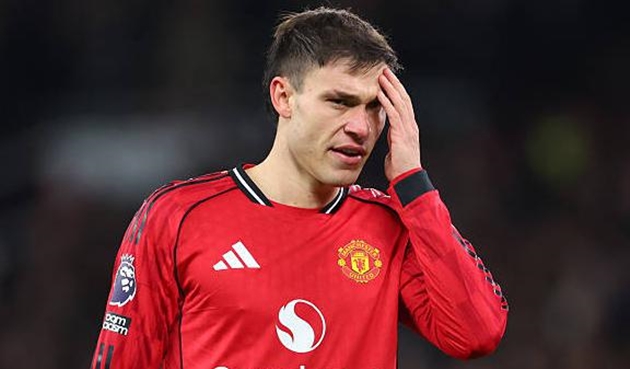 Manuel Ugarte &iacute;t được ra s&acirc;n tại Manchester United.