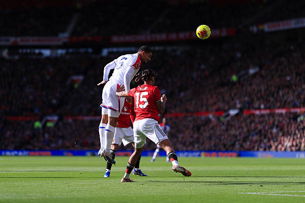 Man Utd bất ngờ thủng lưới sớm.