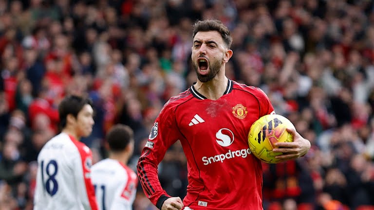 Bruno Fernandes vừa ghi b&agrave;n vừa kiến tạo cho Quỷ đỏ.