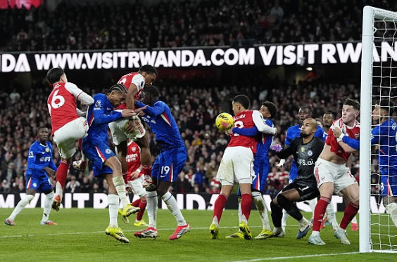 Ảnh bài viết Sai lầm của Robert Sanchez giúp Arsenal dẫn Chelsea 2-1