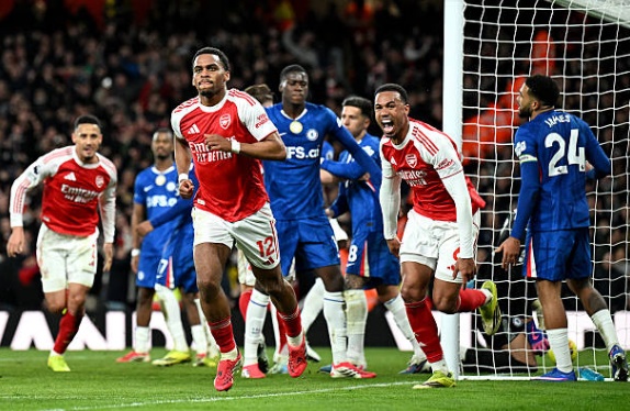 Arsenal gi&agrave;nh chiến thắng bởi 2 pha phạt g&oacute;c.