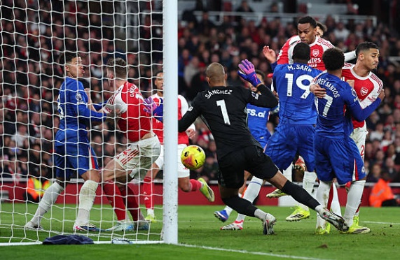 Ảnh bài viết 5 điểm nhấn Arsenal vs Chelsea: Vũ khí phạt góc; Thẻ đỏ tai hại