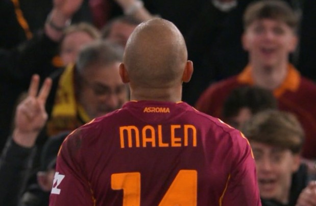 Malen ghi b&agrave;n cho Roma.