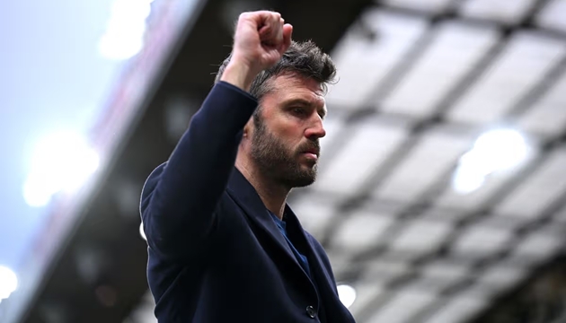 Michael Carrick tiếp tục thể hiện bản lĩnh cầm qu&acirc;n.