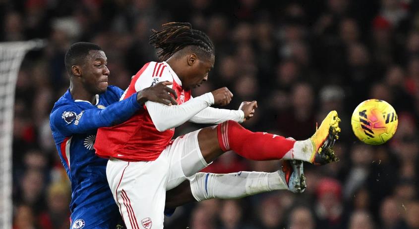 Bukayo Saka (8 điểm): Ho&agrave;n to&agrave;n &aacute;p đảo Jorrel Hato v&agrave; tạo điều kiện cho Timber băng l&ecirc;n nguy hiểm. Tạt b&oacute;ng tốt dẫn đến b&agrave;n mở tỷ số v&agrave; tạo cơ hội ngon ăn cho Rice v&agrave; Eberechi Eze. Chơi rất sắc b&eacute;n v&agrave; xứng đ&aacute;ng c&oacute; &iacute;t nhất một kiến tạo.