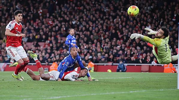 Ảnh bài viết Arteta suýt "đứng tim" vì pha cứu thua của David Raya