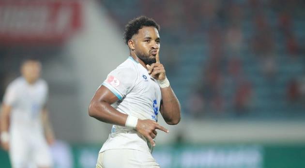 Xu&acirc;n Son cắt t&oacute;c giải hạn.