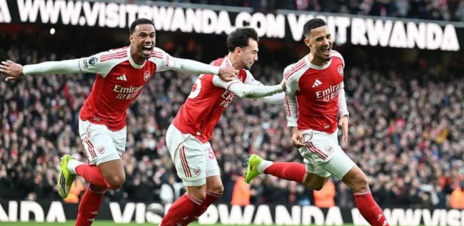 Ảnh bài viết Phạt góc là hơi thở giúp Arsenal chạm tay vào ngôi vương