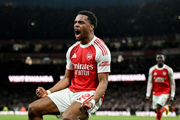 Timber kh&ocirc;ng cao nhưng c&oacute; khả năng chơi b&oacute;ng bổng đầy hiệu quả.