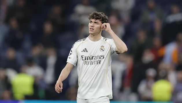 Tiền vệ 18 tuổi nhận sự tin tưởng từ Arbeloa.