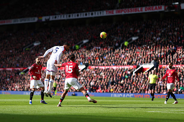 Yoro mắc sai lầm trước Palace.