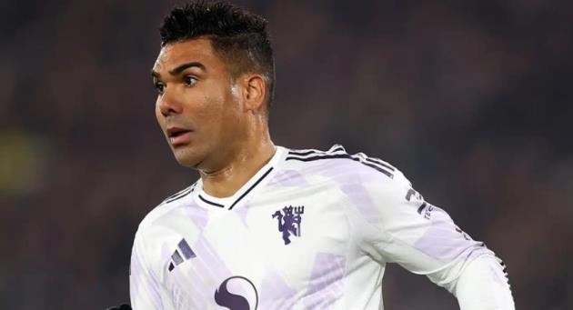 Casemiro muốn Man Utd chi&ecirc;u mộ Bruno Guimaraes.