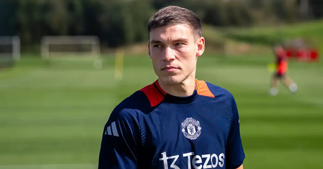 Ugarte gặp kh&oacute; trong việc cạnh tranh vị tr&iacute; ở Man Utd.