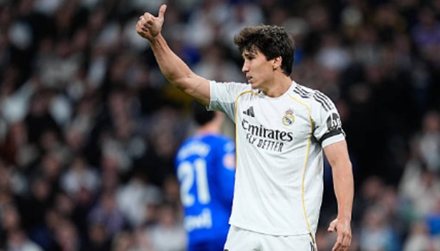 Tiền đạo cắm: Gonzalo Garc&iacute;a &ndash; 6.3 điểm Tiếp tục l&agrave; một trận đấu đ&aacute;ng thất vọng của Garcia ở vị tr&iacute; mũi nhọn. Anh chạy chỗ kh&ocirc;ng c&oacute; mục đ&iacute;ch r&otilde; r&agrave;ng v&agrave; thường xuy&ecirc;n để lỡ nhịp trong c&aacute;c pha tạt b&oacute;ng của đồng đội. M&agrave;n tr&igrave;nh diễn n&agrave;y cho thấy t&agrave;i năng trẻ n&agrave;y vẫn chưa đủ bản lĩnh để thay thế c&aacute;c đ&agrave;n anh trong những trận cầu bế tắc.