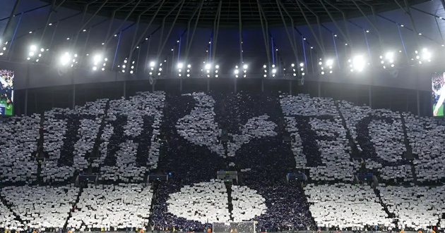 Ảnh bài viết Tottenham cấm vĩnh viễn 3 CĐV chào kiểu Đức Quốc xã