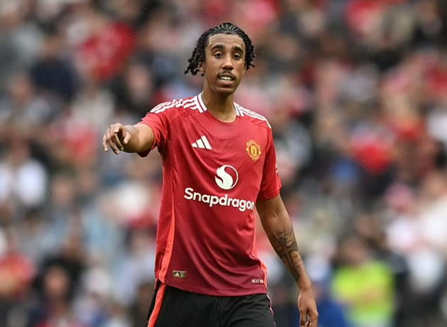 Ảnh bài viết Ferdinand hé lộ cách MU chấn chỉnh Leny Yoro