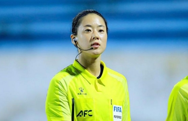 Ảnh bài viết Nữ trọng tài Hàn Quốc cầm còi trận ra quân của Việt Nam