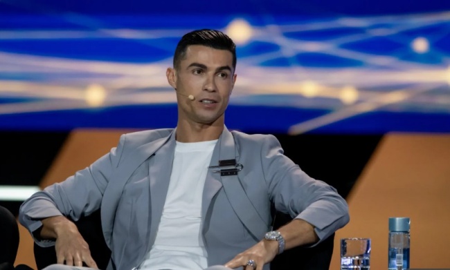 Ronaldo m&acirc;u thuẫn với ban l&atilde;nh đạo Al Nassr.