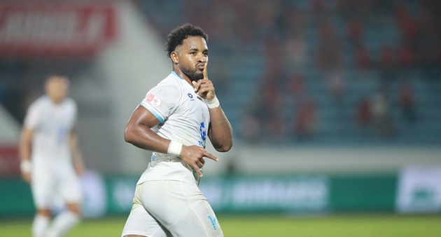 Xuân Son nổ súng tại V-League là tin vui cho Việt Nam.