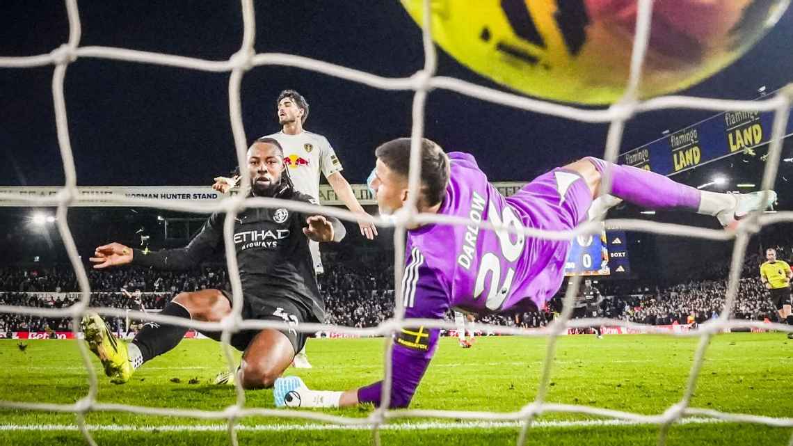  Semenyo vừa c&oacute; pha lập c&ocirc;ng quan trọng cho Man City.