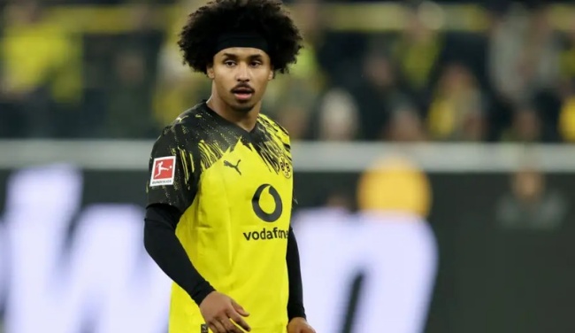 Karim Adeyemi trong m&agrave;u &aacute;o Dortmund.