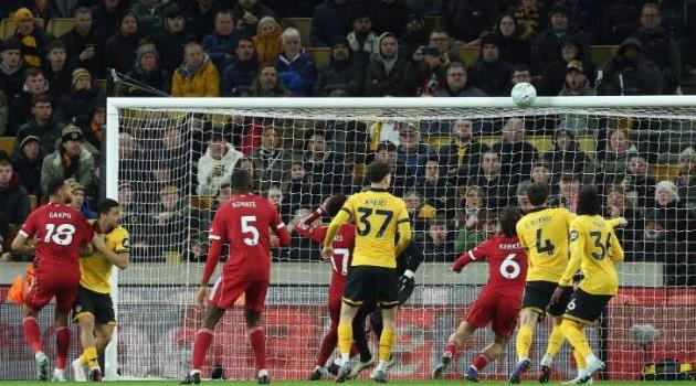 Liverpool gây thất vọng khi để thua Wolves.