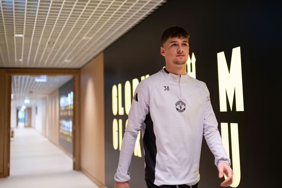 Ảnh bài viết Kỳ thị đồng tính, sao trẻ MU bị cấm đá 6 trận