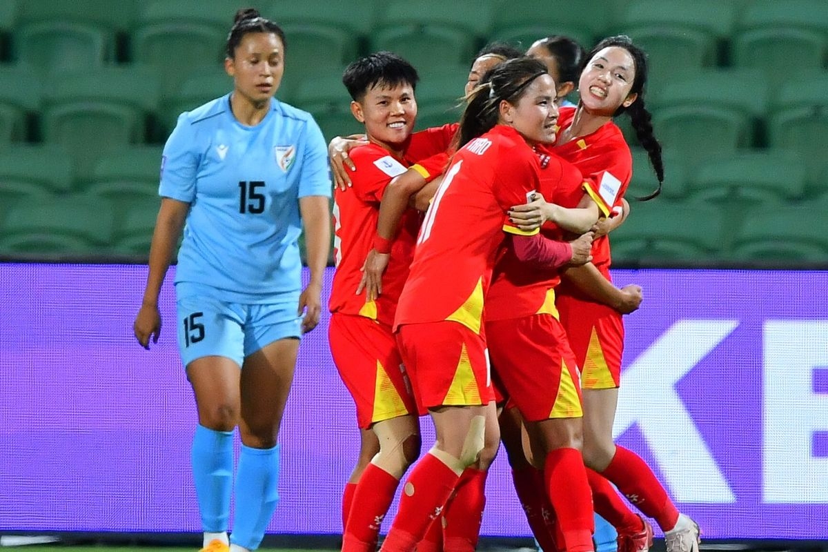 Nữ Việt Nam ra qu&acirc;n thuận lợi tại giải b&oacute;ng đ&aacute; nữ ch&acirc;u &Aacute;.