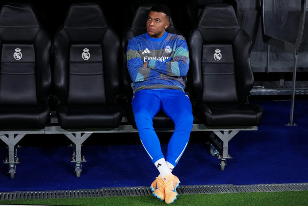 Ảnh bài viết Đầu gối của Mbappe bất ổn, giấc mơ World Cup có dần xa vời?