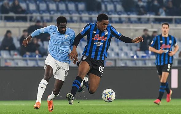 Lazio cầm ch&acirc;n Ataltanta ở b&aacute;n kết lượt đi Coppa Italia.