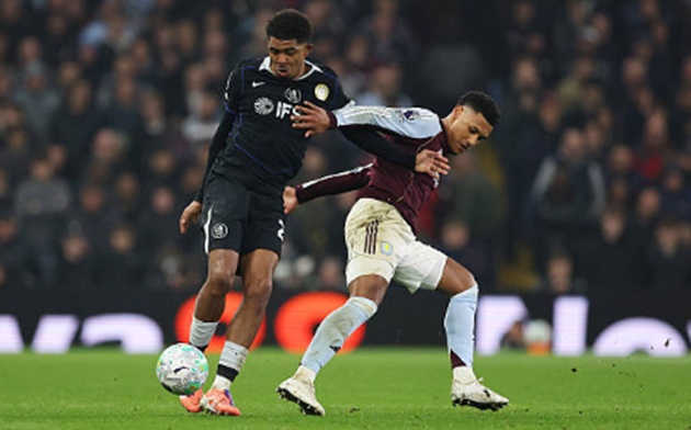 Wesley Fofana (6.9): Trở lại sau án treo giò nhưng thi đấu thiếu chắc chắn. Trung vệ người Pháp tỏ ra thất thế và ngã quá dễ dàng trong pha tranh chấp với Watkins.