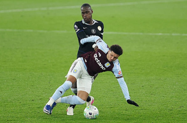 Trevoh Chalobah (7.1): Thi đấu vững vàng và ổn định. Anh đã bọc lót rất tốt, kịp thời gây áp lực khiến Watkins xử lý hỏng tình huống đối mặt sau sai lầm của người đá cặp Fofana.