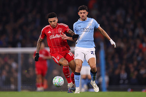 Matheus Nunes — 6.0: Thường xuyên đưa bóng vào khu vực 16m50 nhưng lại tỏ ra vô hại ở khâu xử lý cuối cùng, dẫn đến việc mất kết nối hoàn toàn với các đồng đội tuyến trên.