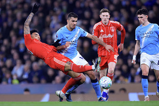 Rodri — 7.3: Hiếm khi phải lùi sâu can thiệp hay cản phá trong hiệp 1, nhưng tiền vệ người Tây Ban Nha đã lên tiếng đúng lúc ở hiệp 2 với pha dứt điểm mang về bàn dẫn trước.