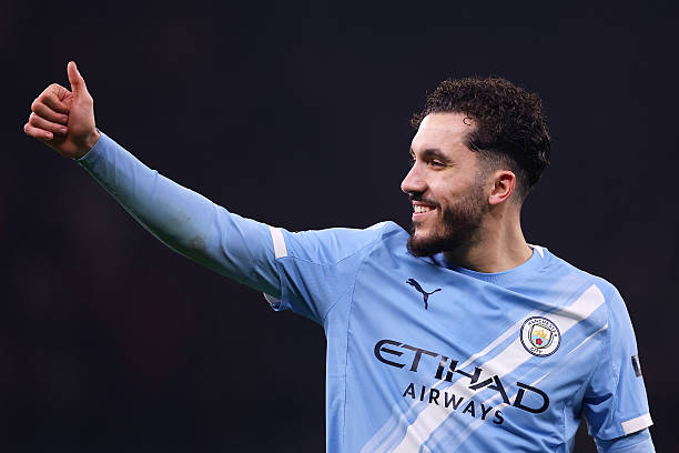 Rayan Cherki — 6.8: Nhịp độ tấn công bị giảm sút khá nhiều bên hành lang cánh. Dù vậy, anh vẫn kịp để lại dấu ấn với pha đi bóng táo bạo trong vòng cấm thu hút 3 hậu vệ đối phương, qua đó kiến tạo dọn cỗ cho Antoine Semenyo mở điểm.