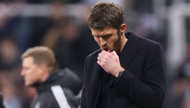 Michael Carrick đ&atilde; phải nhận thất bại đầu ti&ecirc;n tr&ecirc;n cương vị thuyền trưởng Quỷ đỏ,