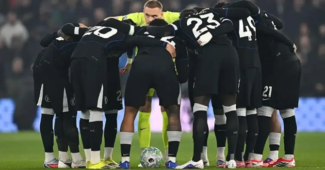 Ảnh bài viết Lý do dàn sao Chelsea xếp vòng tròn trước mỗi hiệp đấu