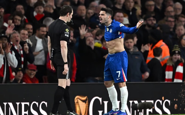 Neto tiếp tục nhận &aacute;n phạt từ FA>