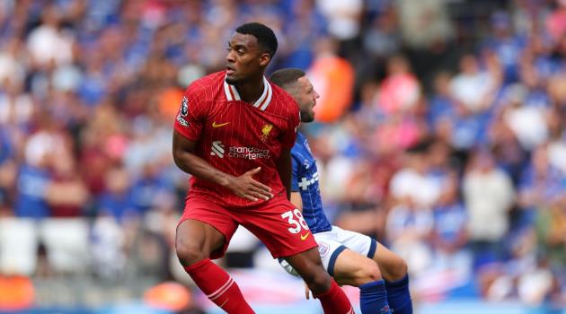 Ảnh bài viết Từ kẻ hủy diệt thành người tàng hình, Gravenberch lạc lối tại Anfield