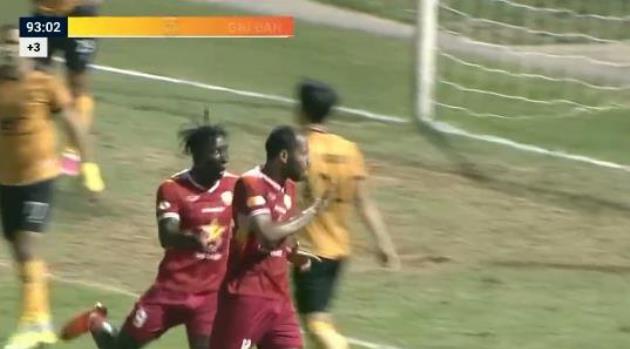 Helerson giúp Hà Tĩnh giành 3 điểm trọn vẹn nơi đất khách.