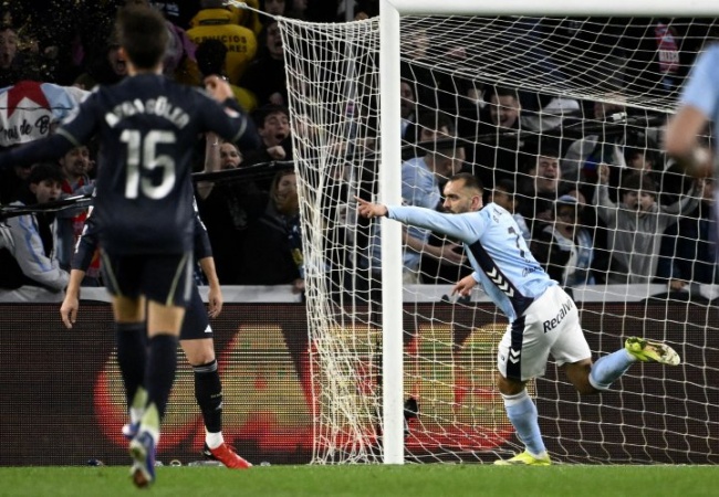 Borja Iglesias mở tỷ số trận đấu.