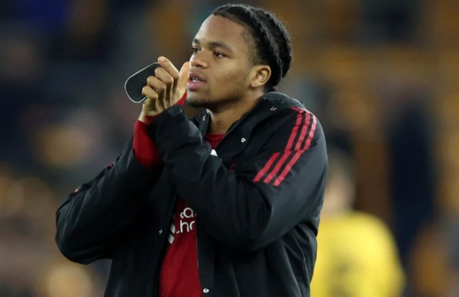 Ảnh bài viết Van Dijk gọi Rio Ngumoha là tài năng đặc biệt của Liverpool