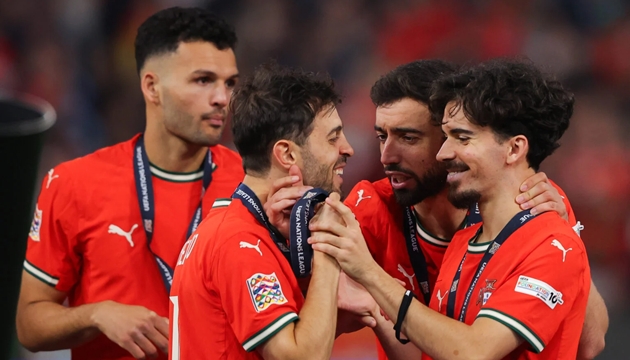 Ảnh bài viết Vitinha chọn Bruno Fernandes vào nhóm 4 tiền vệ hay nhất thế giới