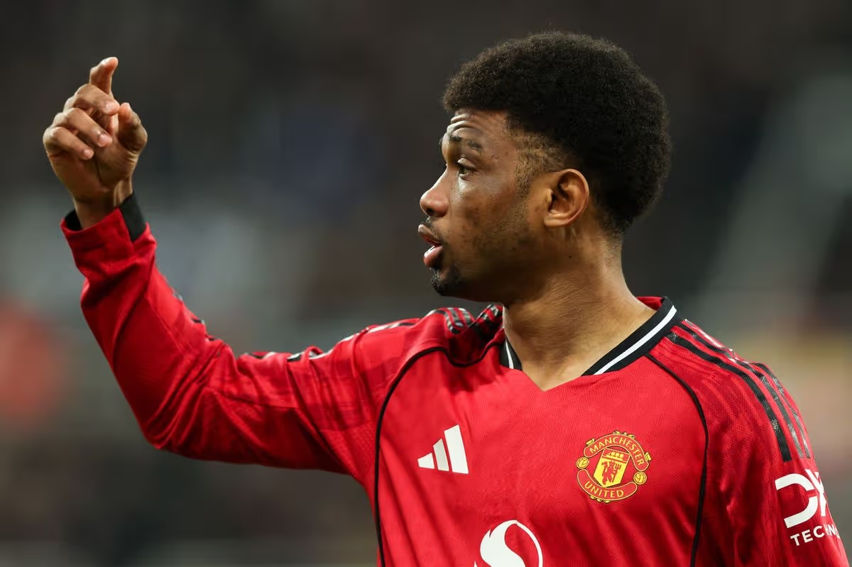 Ảnh bài viết Amad ẩn ý rời MU, Mowbray bênh vực hết lời