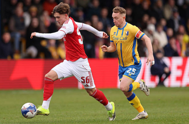 Ảnh bài viết Lịch sử gọi tên Dowman, Arsenal nhọc nhằn hạ đội hạng dưới