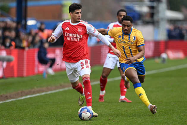 Piero Hincapie (6/10): Thay thế Trossard bị chấn thương ở phút 38, giúp Arsenal trở lại sơ đồ truyền thống. Hoàn thành tốt nhiệm vụ cá nhân dù các đồng đội xung quanh đôi khi tỏ ra lúng túng.